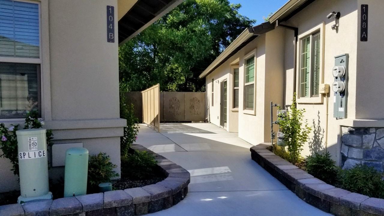 Jefferson Court 105B - Photo 2 of 9