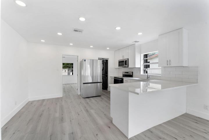 488 Northwest 2nd Terrace - Photo 5 of 8