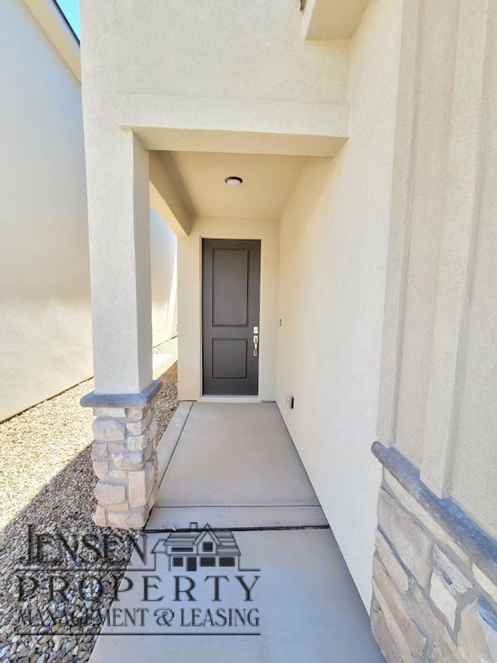 515 S Stewart Creek Cv - Photo 3 of 33