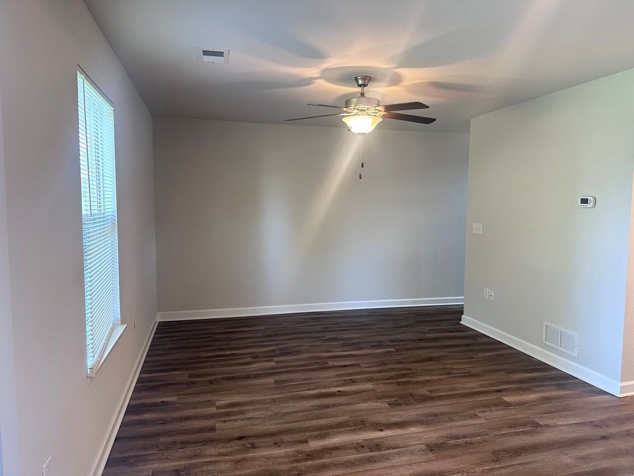 1431 Ne Mary Ct - Photo 3 of 17