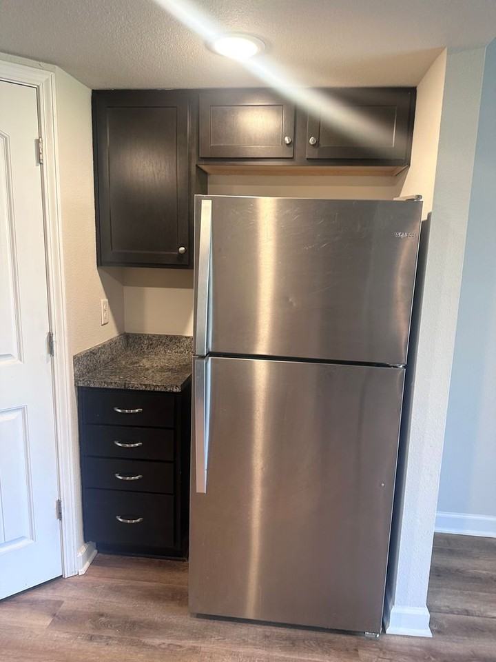 1431 Ne Mary Ct - Photo 5 of 17