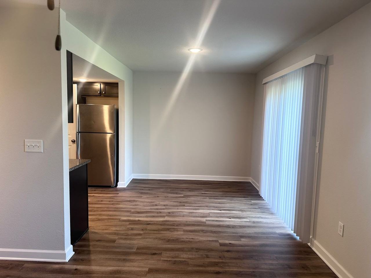 1431 Ne Mary Ct - Photo 7 of 17