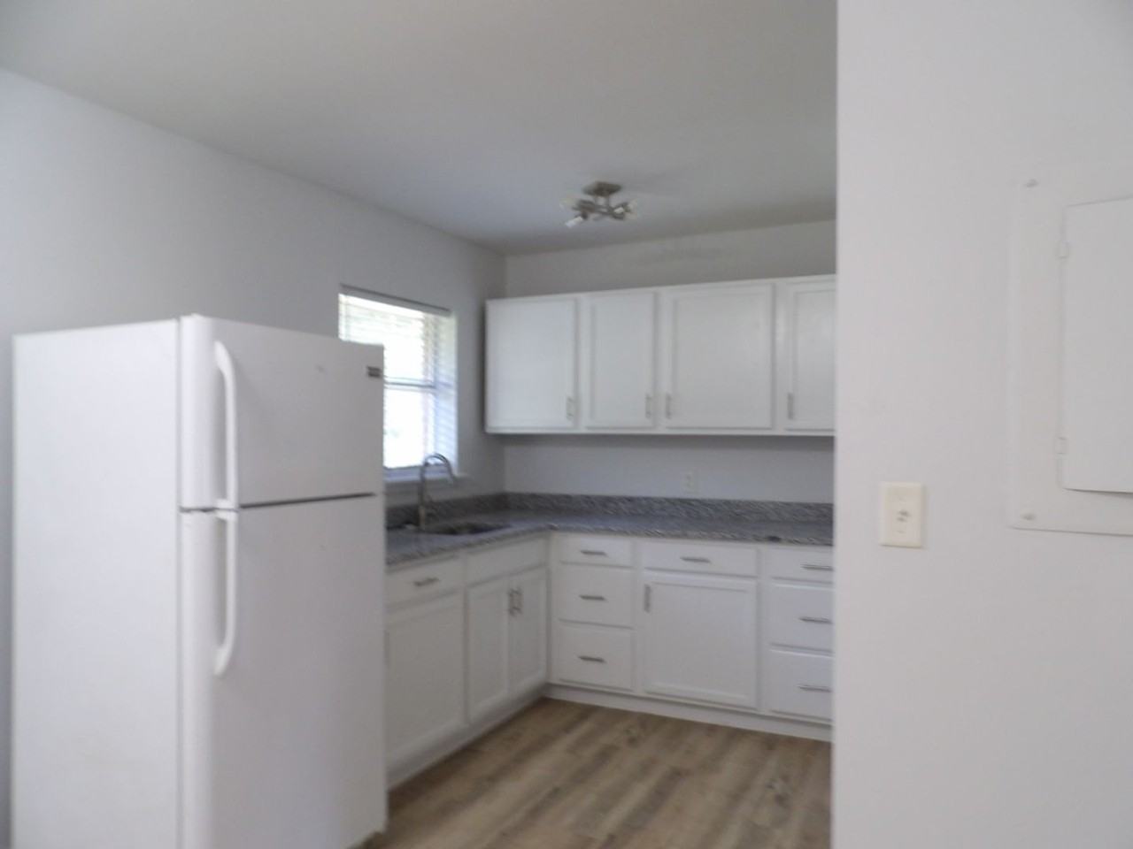 731 Richardson St - Photo 4 of 9