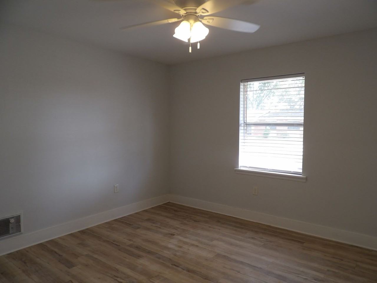 731 Richardson St - Photo 6 of 9