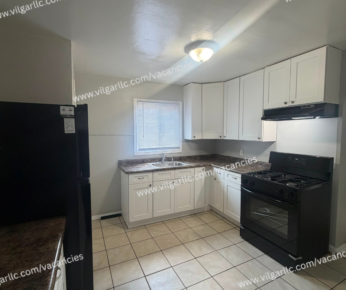 4125 Pierce St - Photo 3 of 33