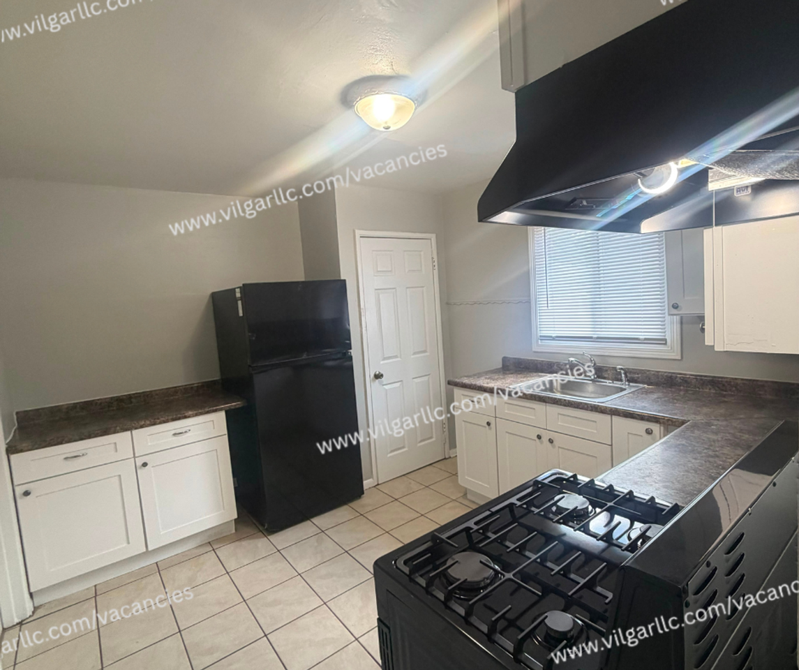 4125 Pierce St - Photo 4 of 33