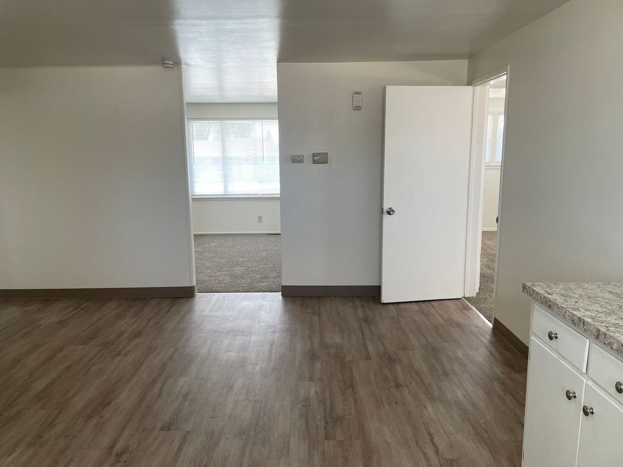 524 W Loop Dr - Photo 5 of 18