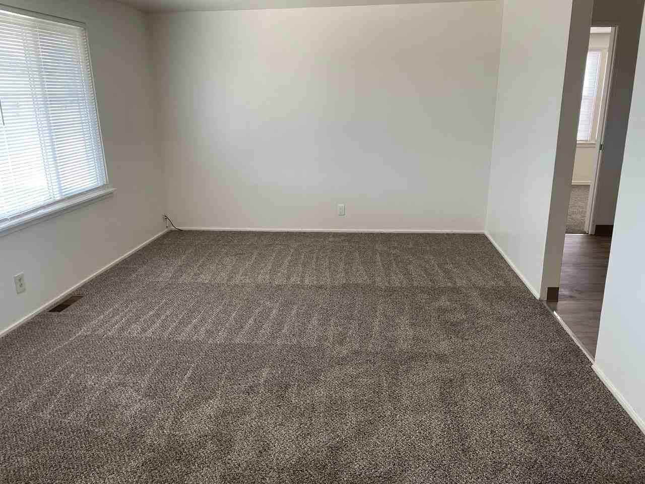 524 W Loop Dr - Photo 6 of 18