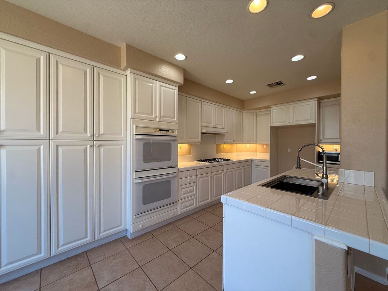 5254 Southhampton Cv - Photo 6 of 23