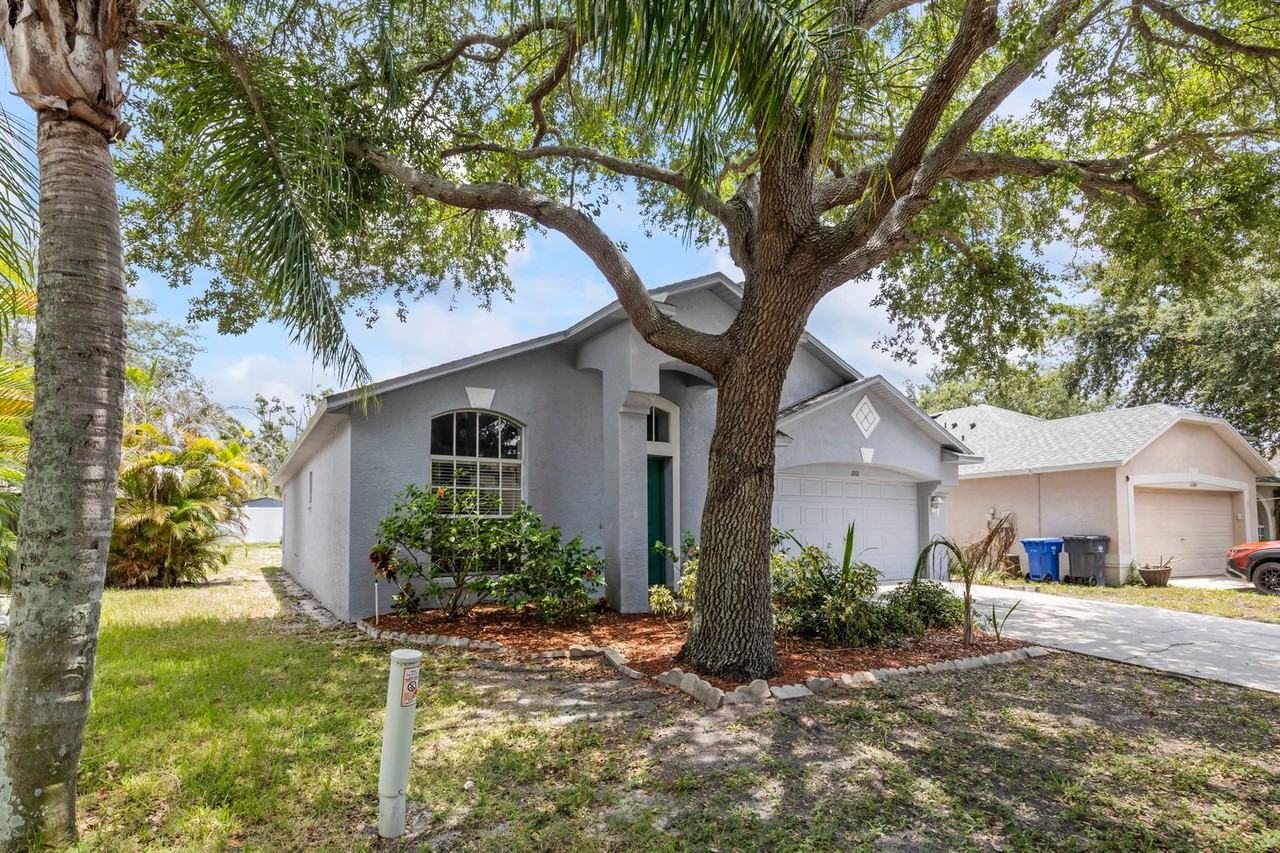 11111 Lakeside Vista Dr - Photo 3 of 45