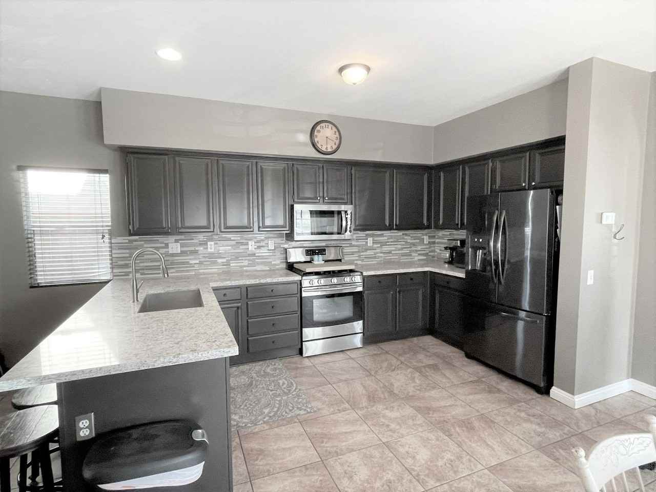 39800 Monarch Dr - Photo 3 of 18
