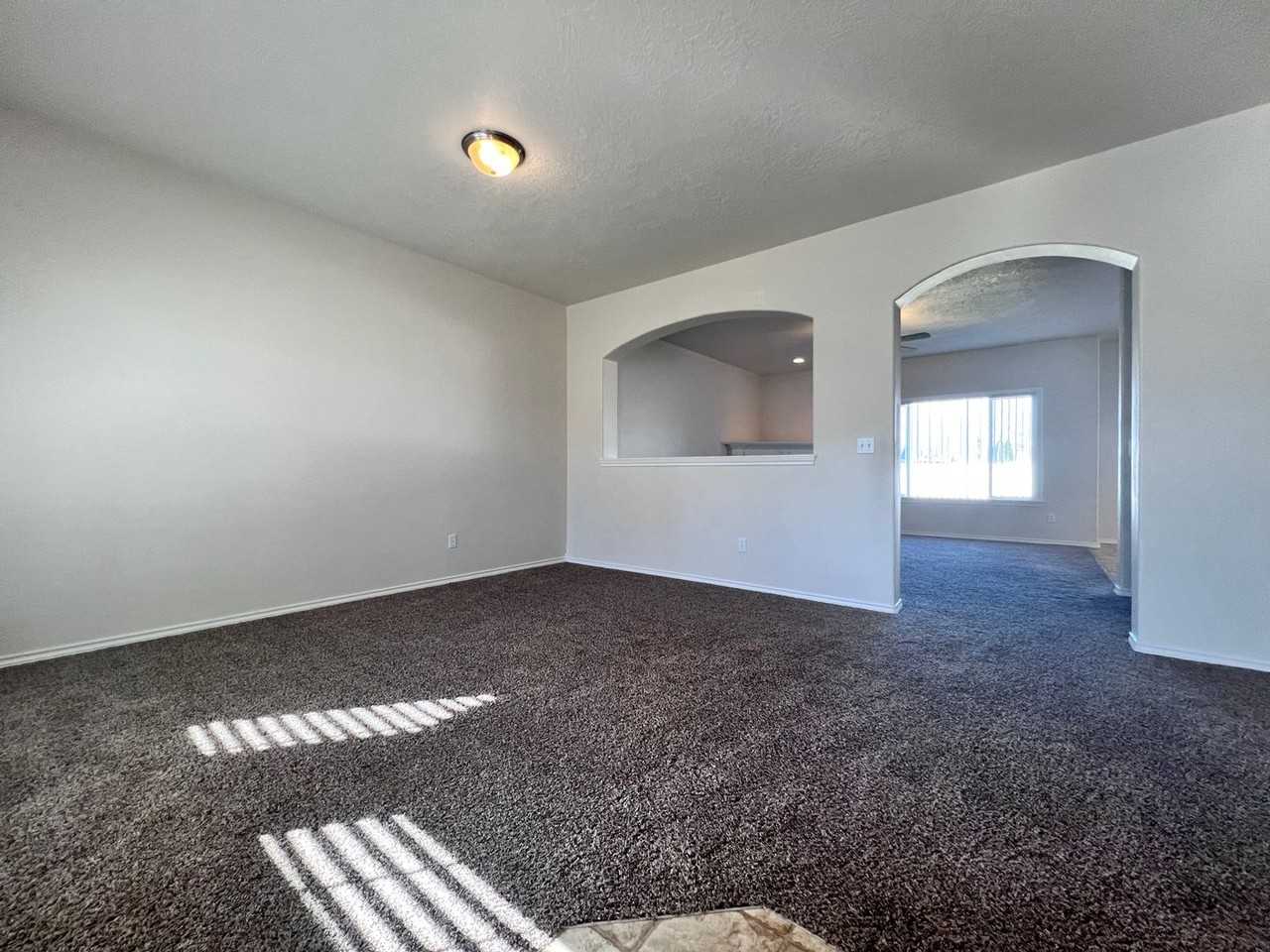 5193 N Toscana Ave - Photo 2 of 23