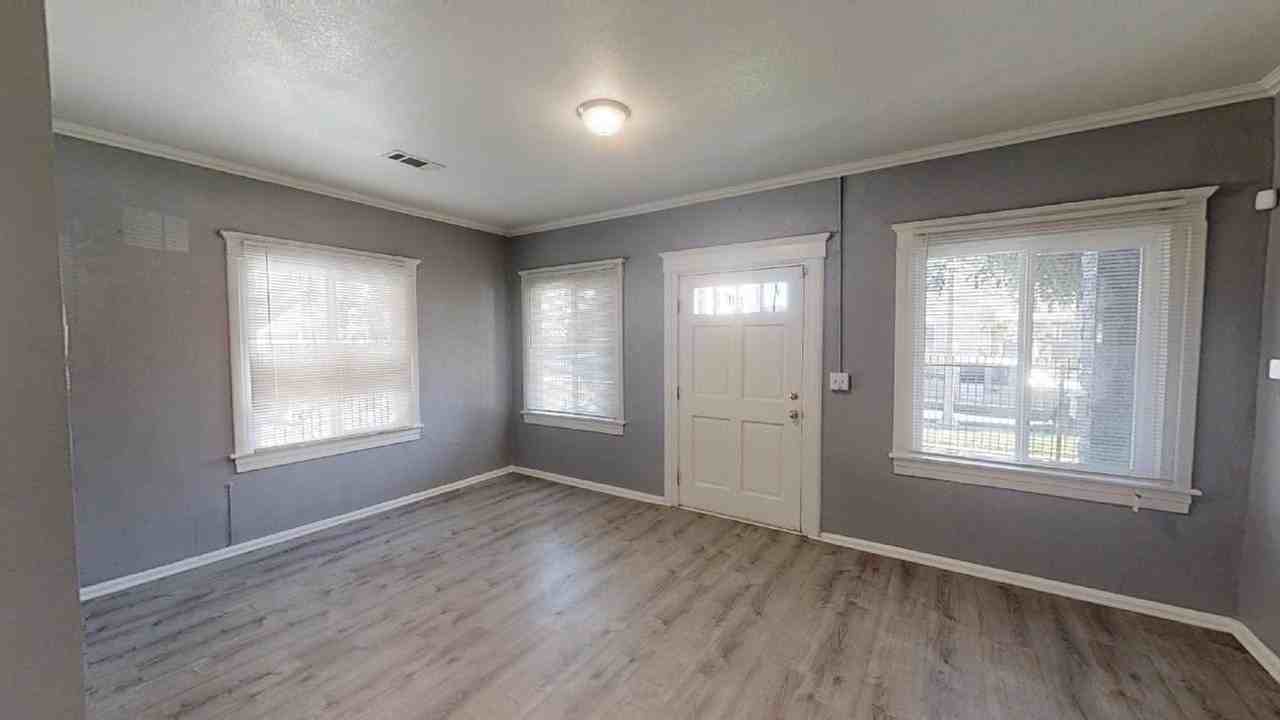 3455 Fairmount Blvd - Photo 2 of 12