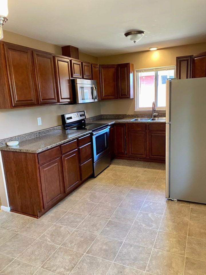 3055 Moorhead Ave - Photo 4 of 16