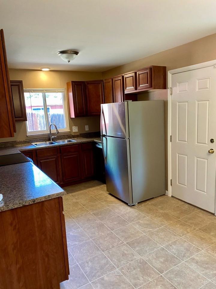 3055 Moorhead Ave - Photo 5 of 16