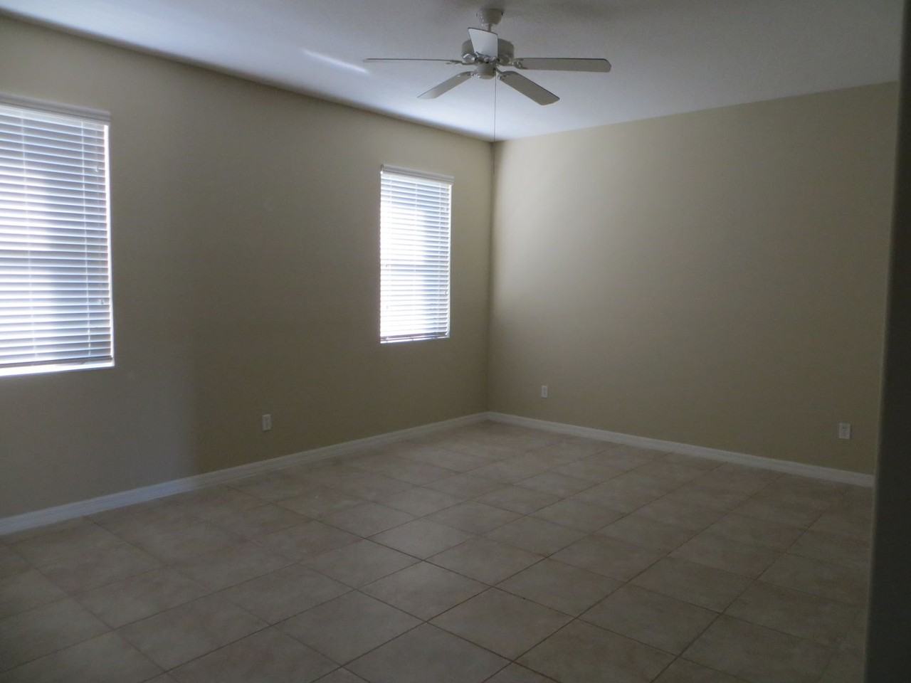 5303 Cape Hatteras Dr - Photo 3 of 10