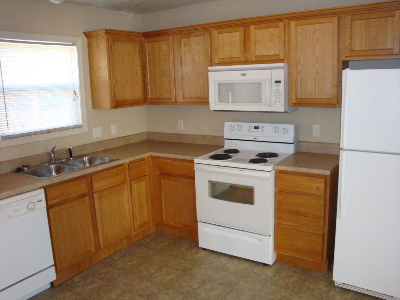 1013 Deer Trail Ln - Photo 2 of 12