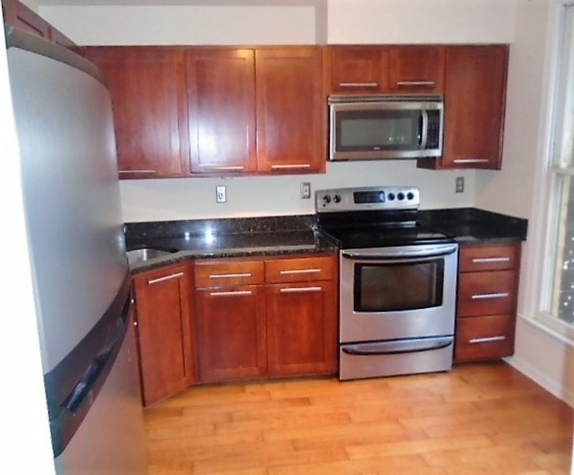 1211 S Linwood Ave - Photo 2 of 8