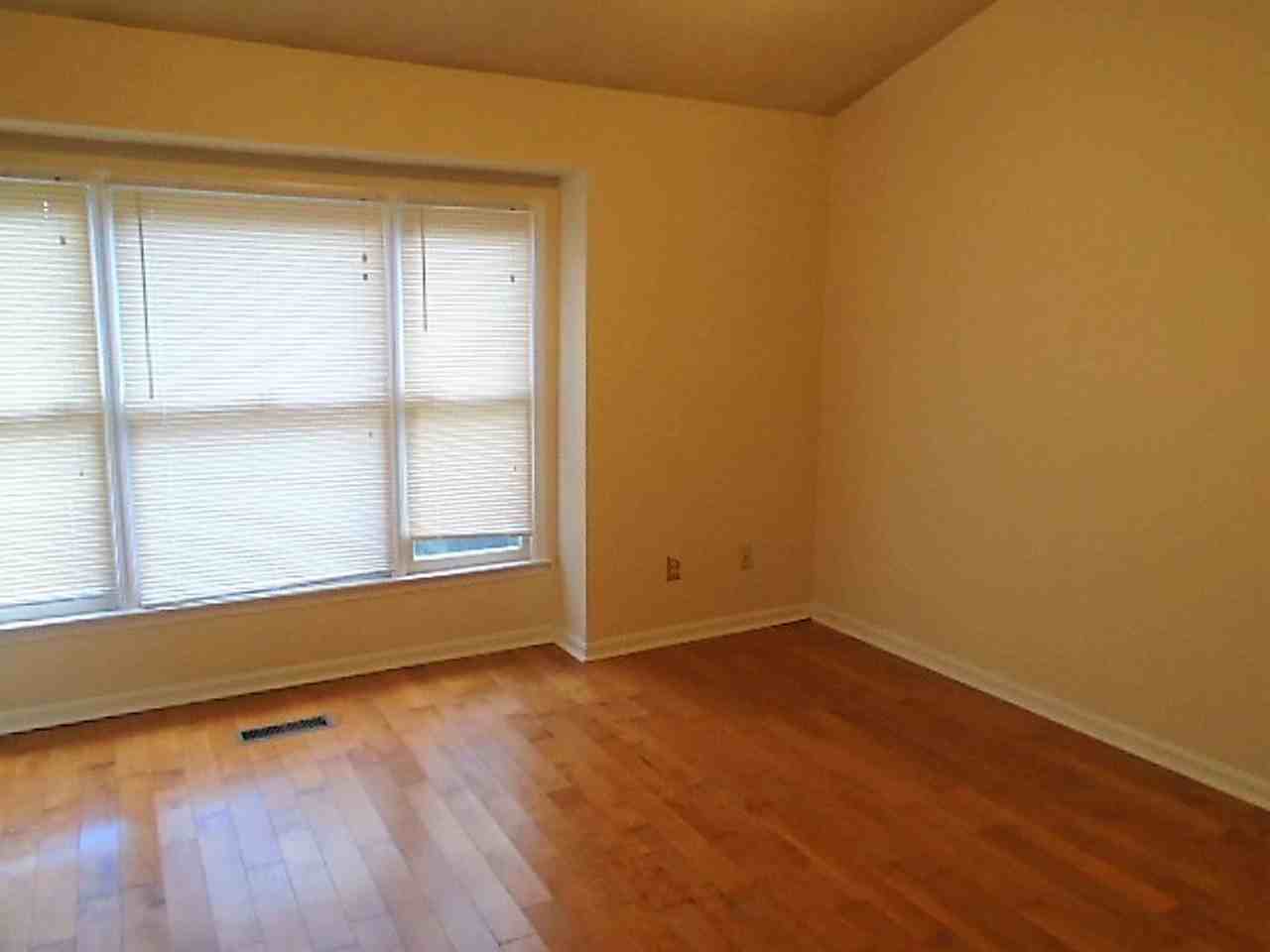 1211 S Linwood Ave - Photo 5 of 8