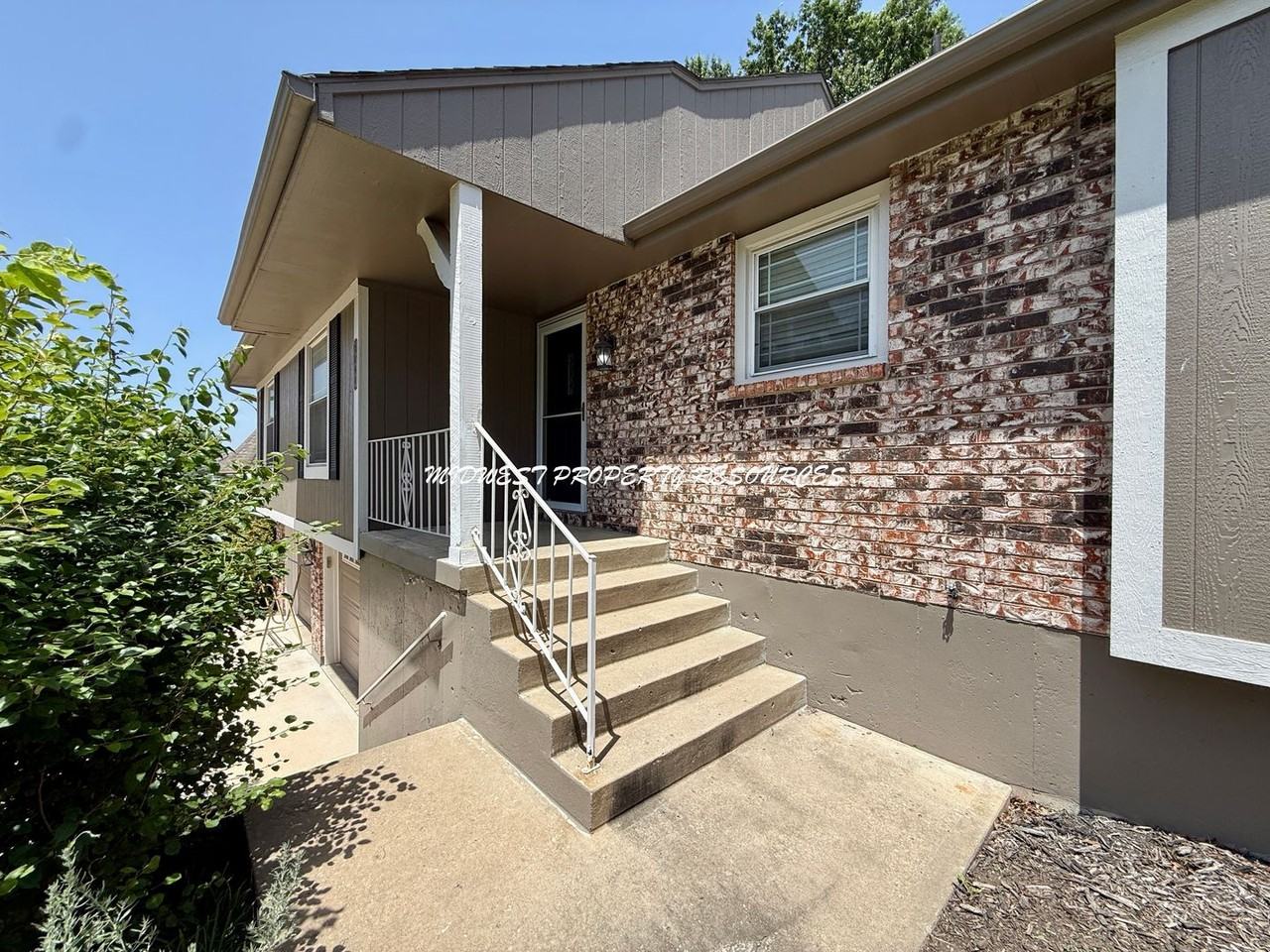 2641 Sw Walnut St - Photo 2 of 24