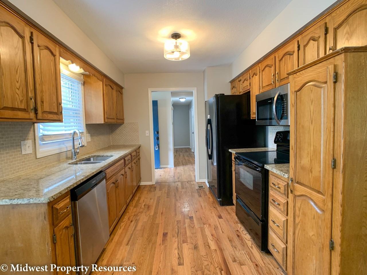 2641 Sw Walnut St - Photo 3 of 24