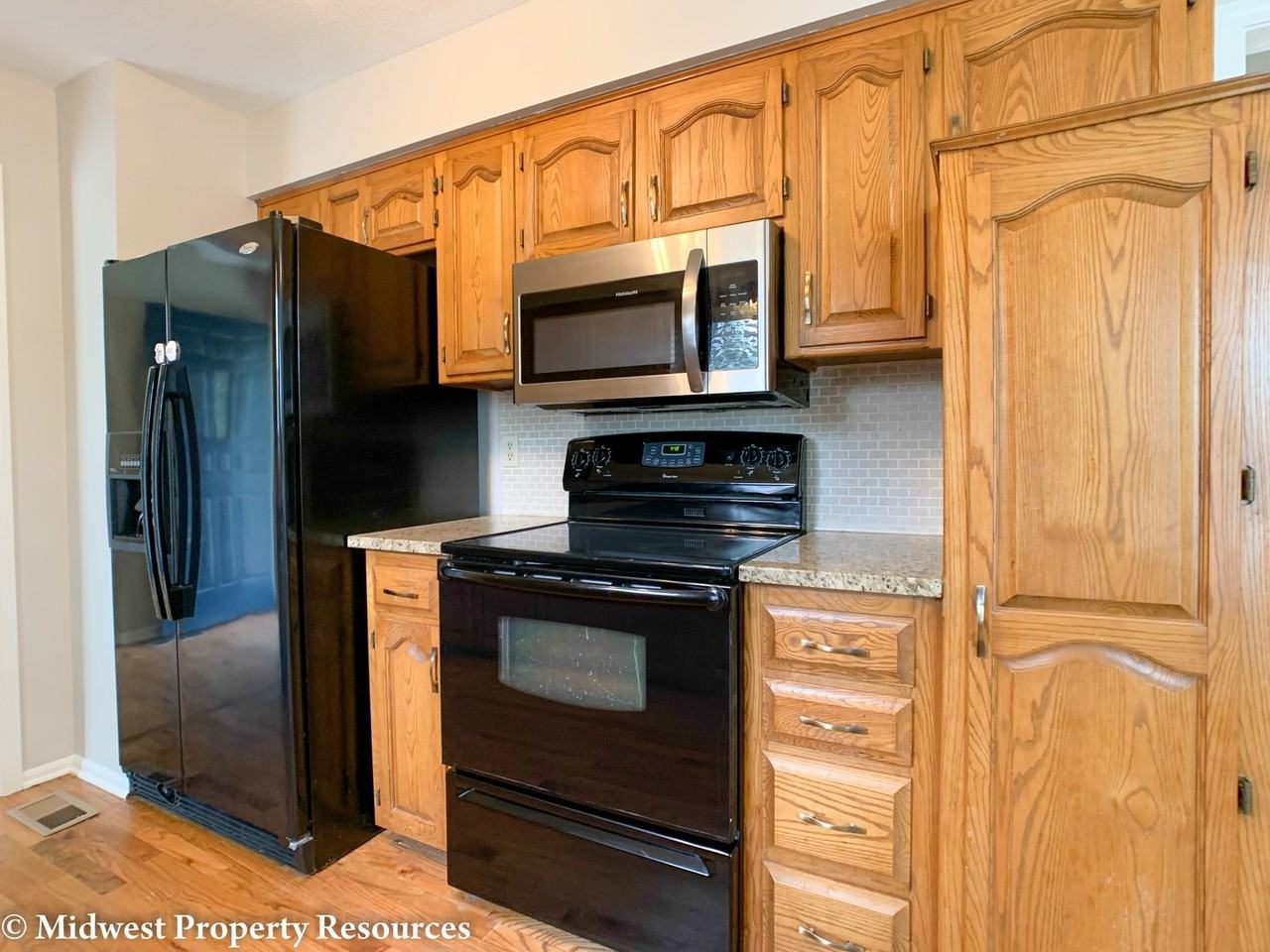 2641 Sw Walnut St - Photo 4 of 24