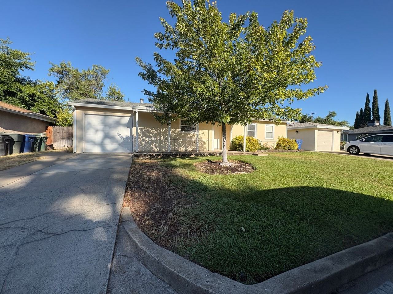 909 Hampton Rd - Photo 2 of 11