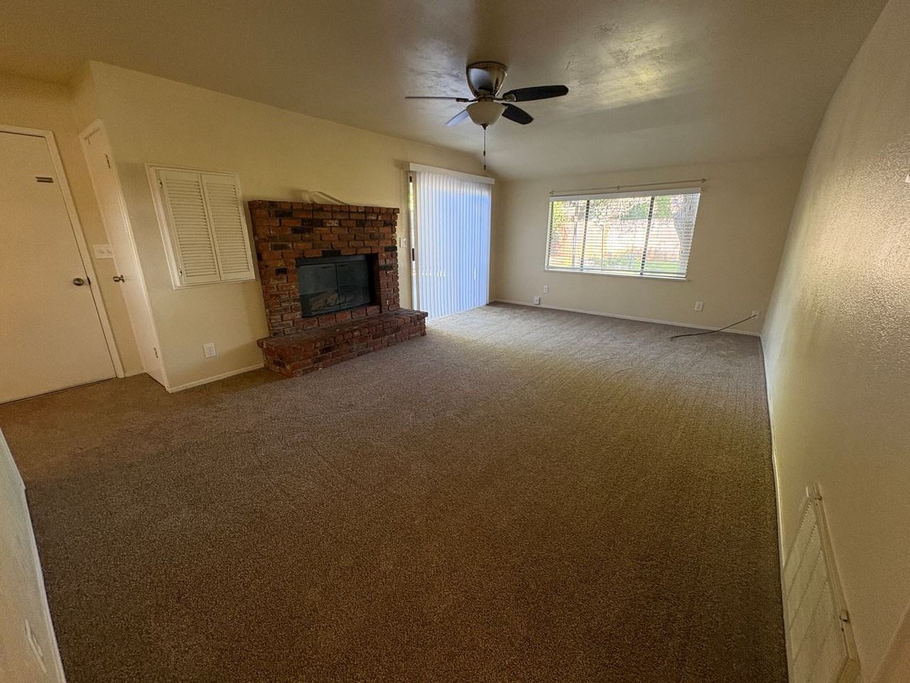 909 Hampton Rd - Photo 5 of 11