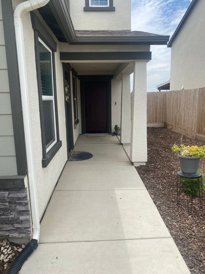 2249 Hough Ave - Photo 2 of 28
