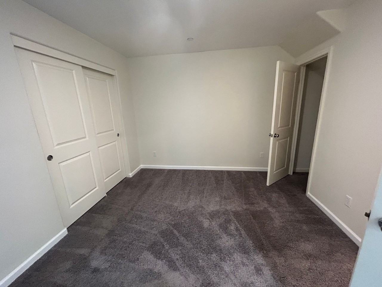 2249 Hough Ave - Photo 4 of 28
