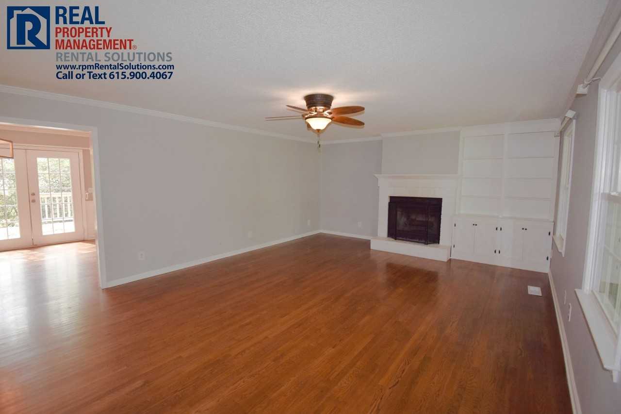 1506 Belle Oaks Dr - Photo 4 of 30