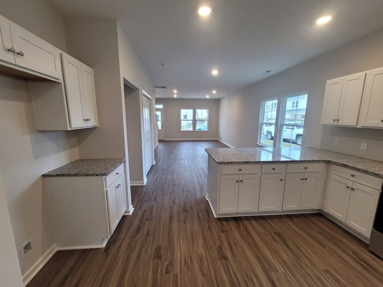 9008 Laurel Bay Ln - Photo 3 of 33