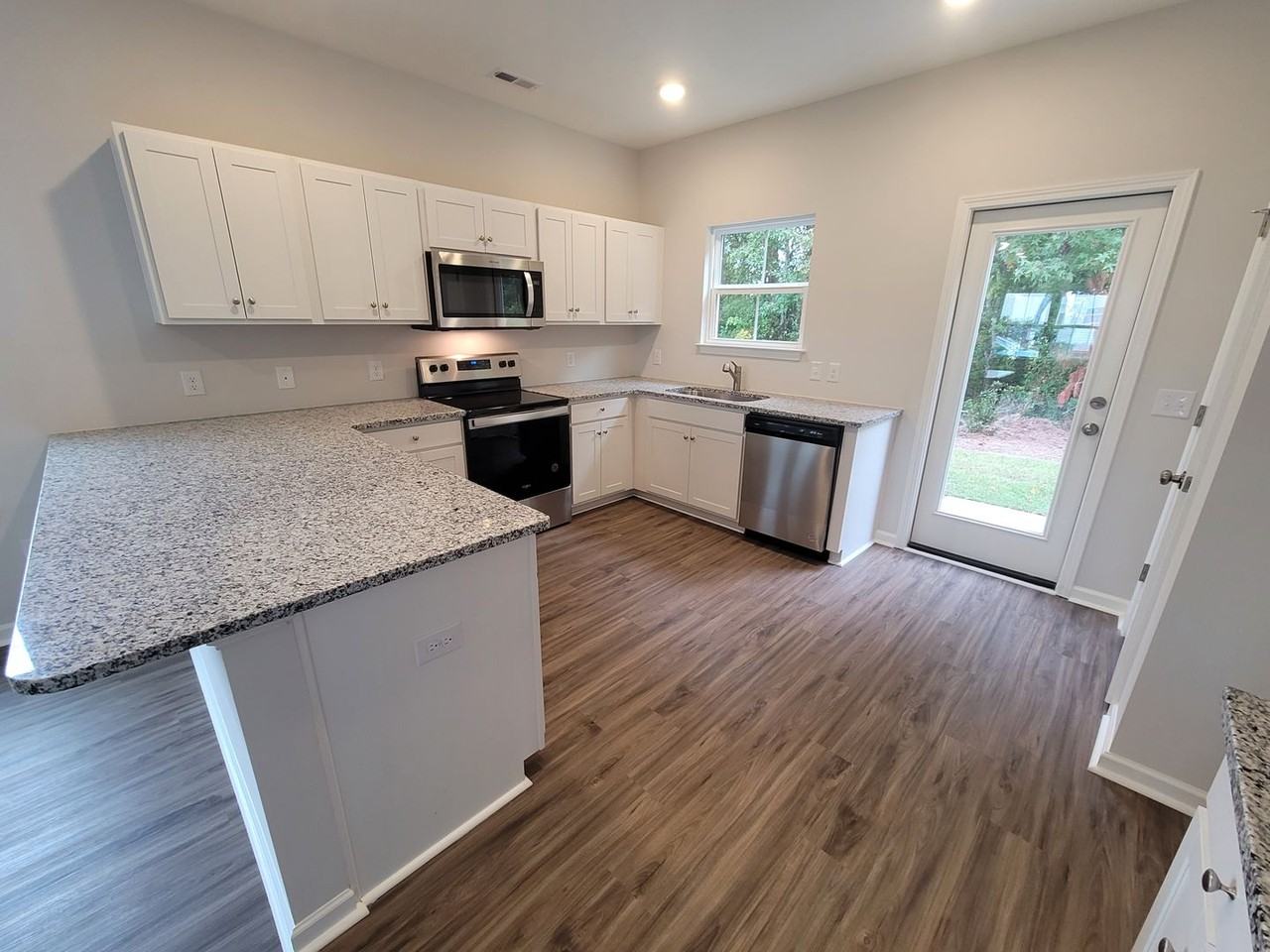 9008 Laurel Bay Ln - Photo 5 of 33