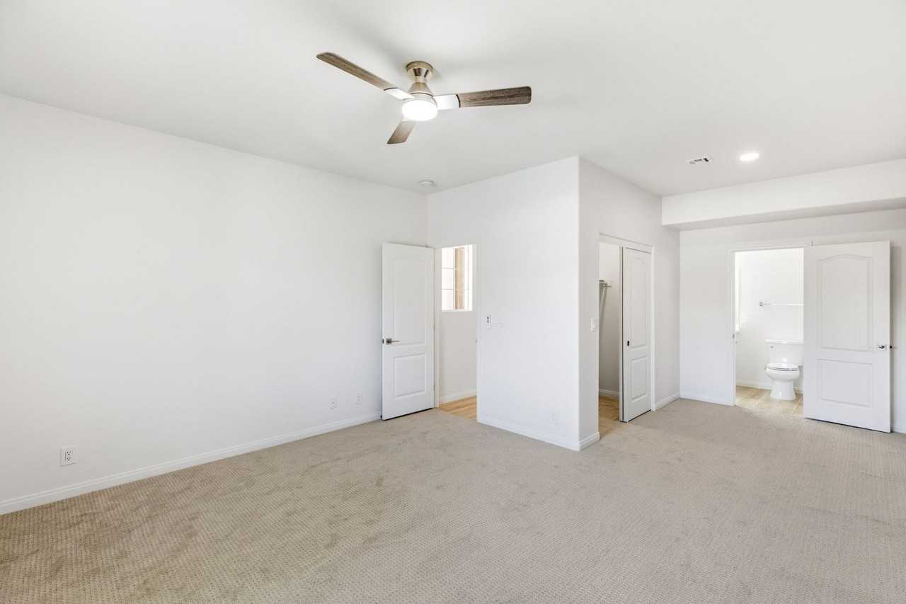 10606 Zingali Ct - Photo 3 of 35