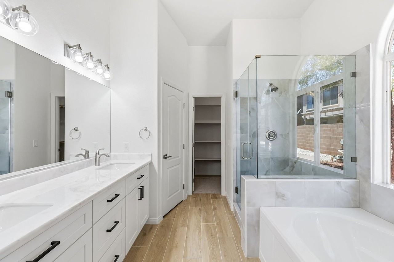 10606 Zingali Ct - Photo 4 of 35