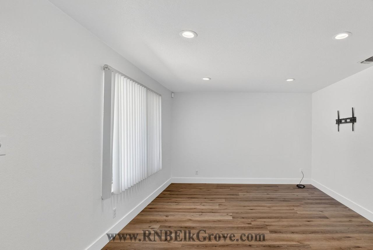 6844 Sandrock Way - Photo 7 of 47