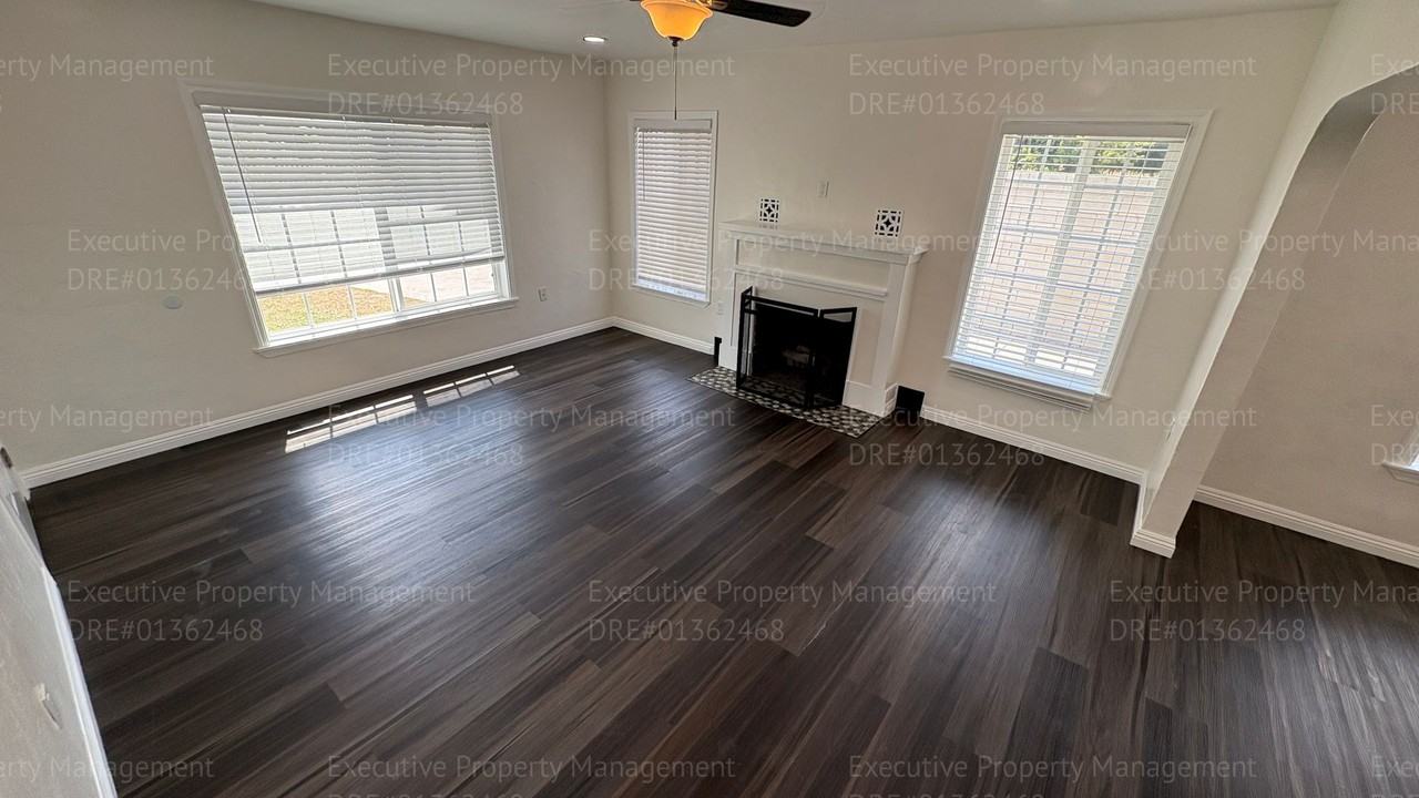 104 S Kincaid St - Photo 2 of 26