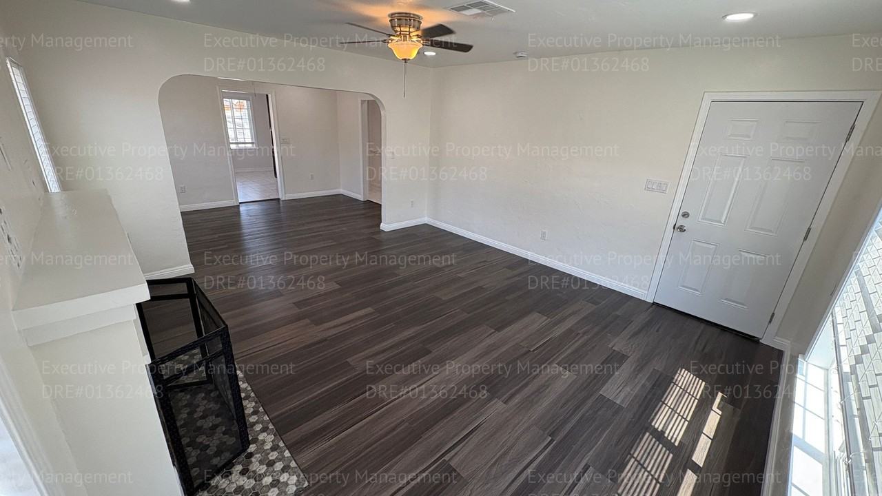 104 S Kincaid St - Photo 4 of 26