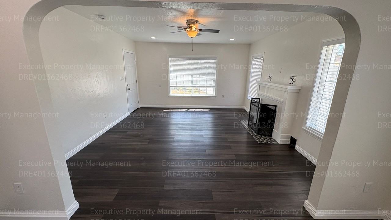 104 S Kincaid St - Photo 5 of 26