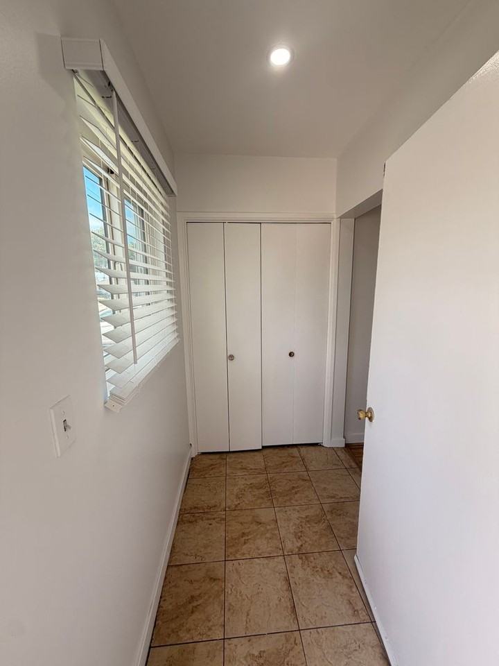 14436 Longworth Ave - Photo 3 of 37