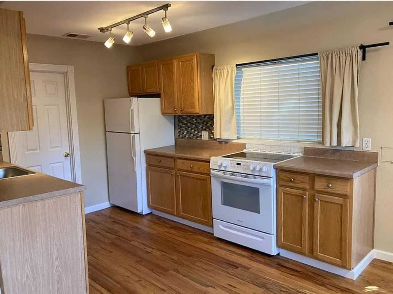 1409 Jasmine St - Photo 2 of 14