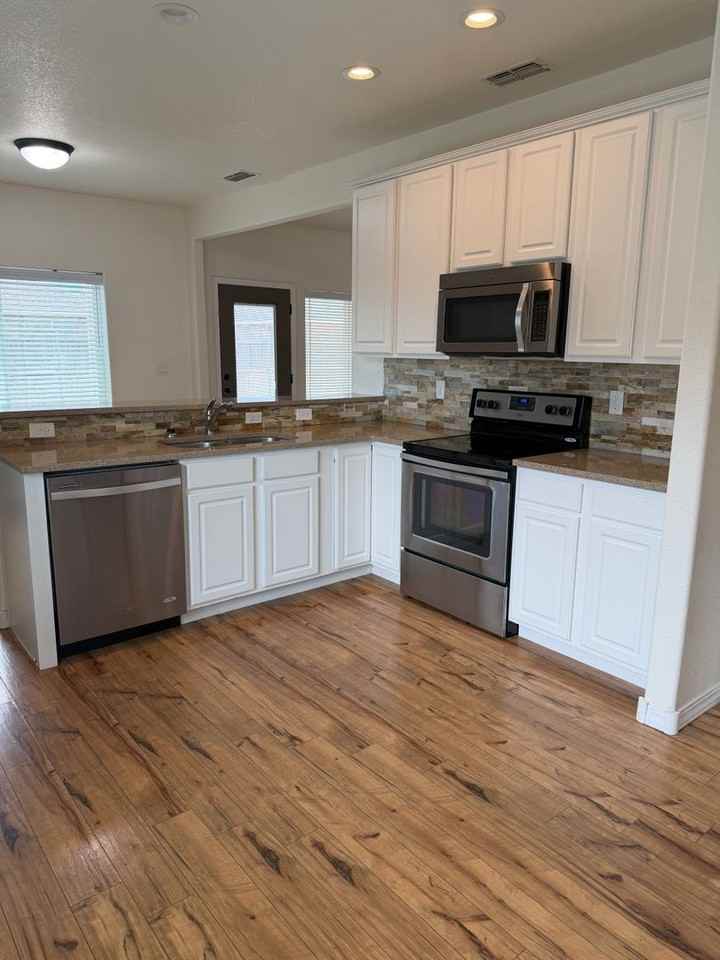 1708 College Park Dr - Photo 3 of 16