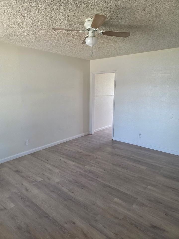 1506 W Yucca Ave - Photo 2 of 11