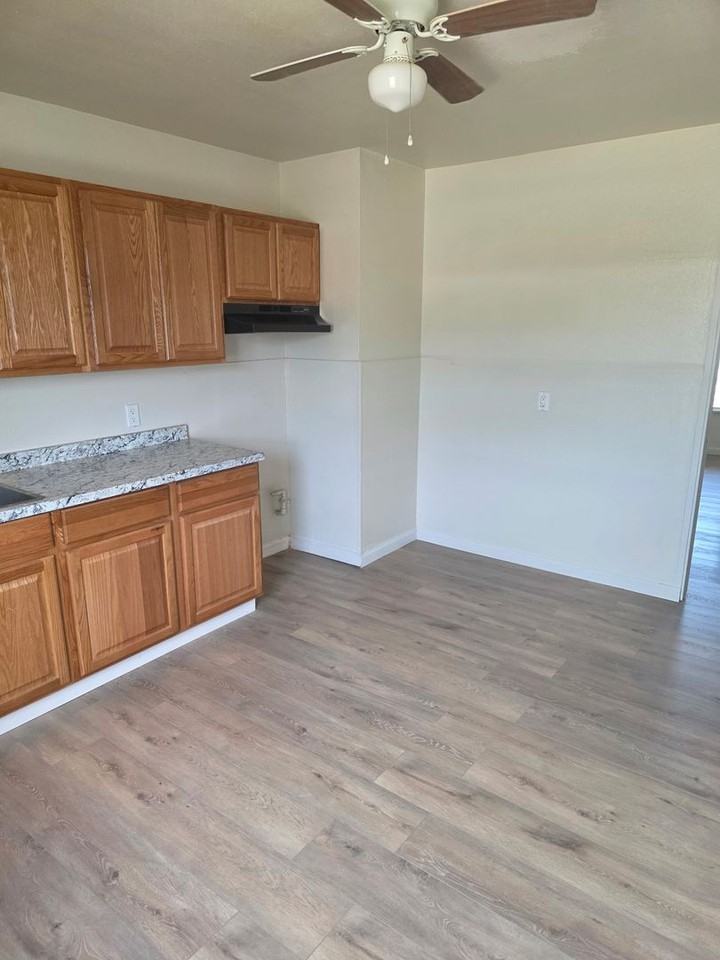 1506 W Yucca Ave - Photo 3 of 11