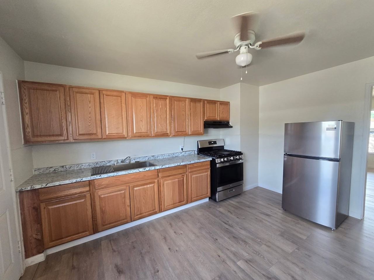 1506 W Yucca Ave - Photo 5 of 11