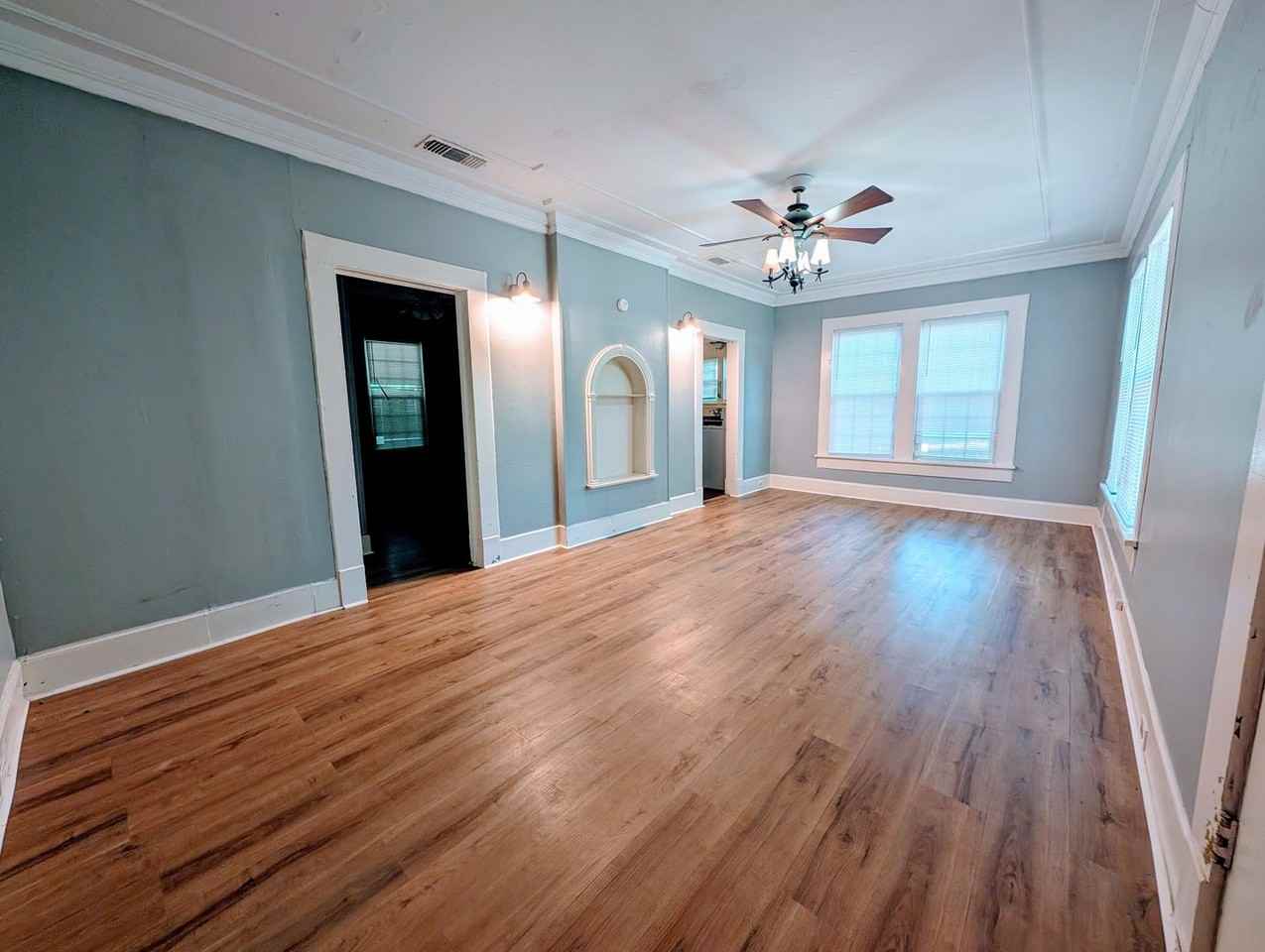 709 W 26th St - Photo 3 of 8