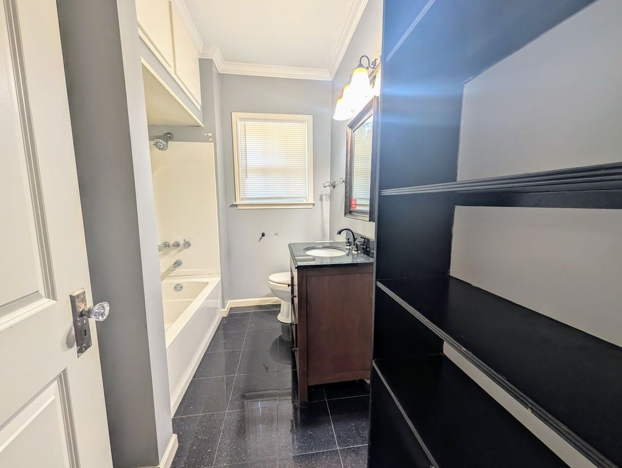 709 W 26th St - Photo 4 of 8