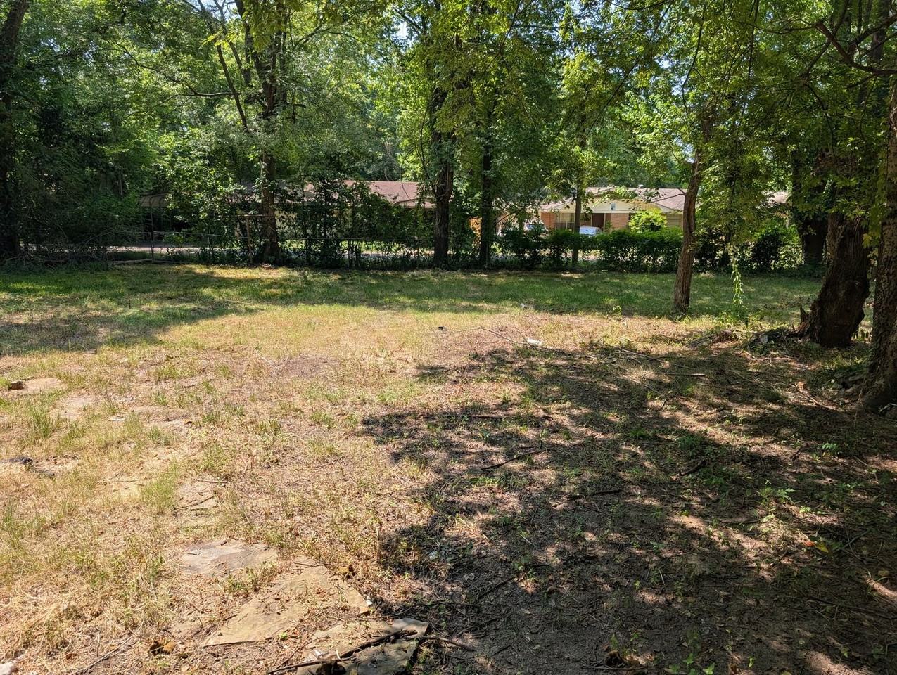 709 W 26th St - Photo 6 of 8