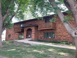 featured image of 920 E Elm St
