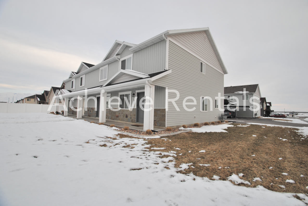 482 N 2650 W #9 - Photo 2 of 12